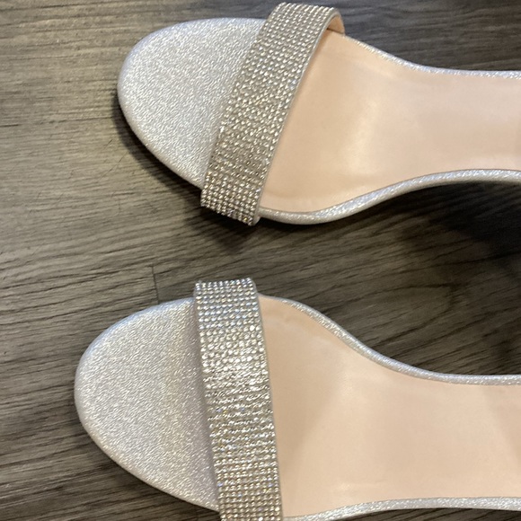 Halston High Heel Dressy Sandals bling with Open Toe , adjustable strap Size 8.5 - Picture 2 of 8